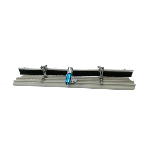 BULLFLOAT CW GEAR HEAD , HARD BRUSH & 4 HANDLES - Image 2