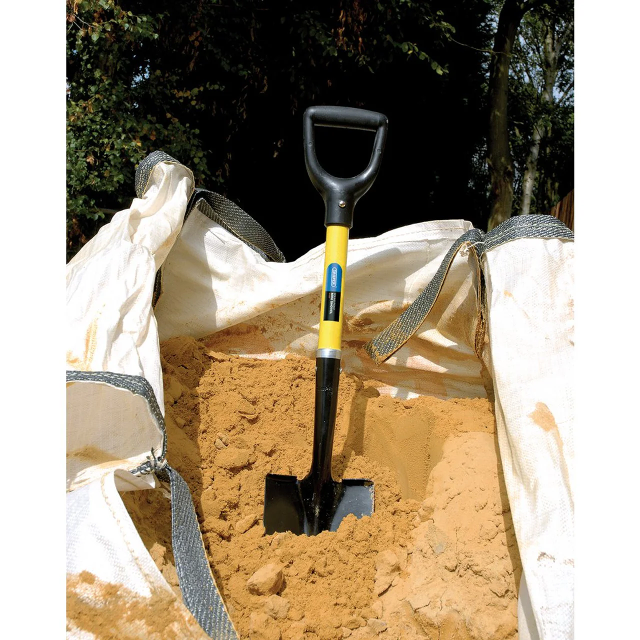 Mini builders shovel with fiberglass shaft, durable & lightweight. - Image 2