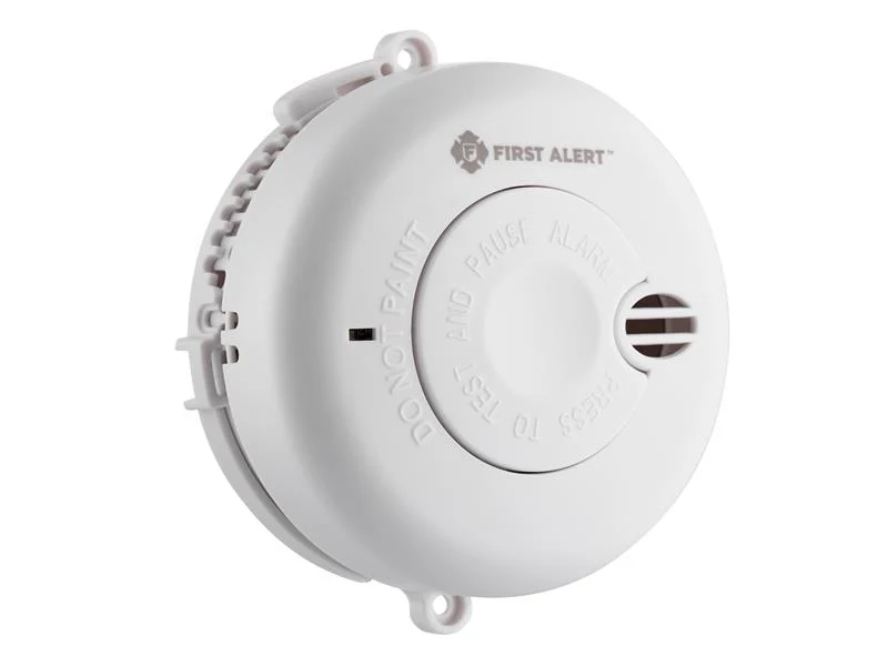 First Alert® SA700UK Optical Smoke Alarm - AAA Batteries