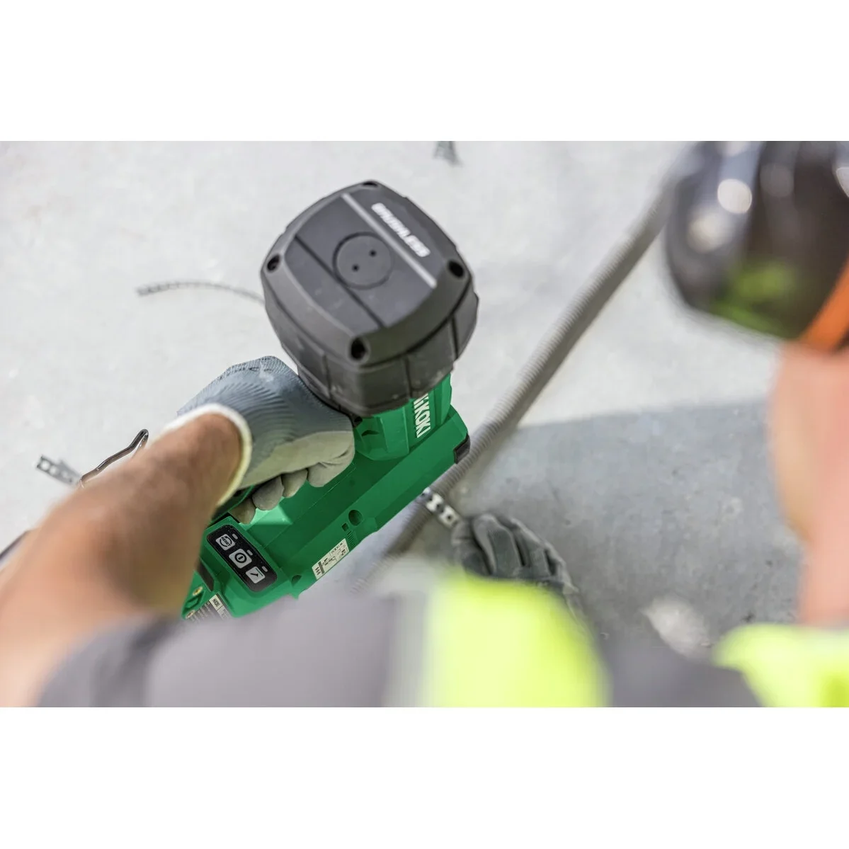 HIKOKI CONCRETE NAILER 18V WITH 2 X 5AH BATTERIES - Image 2