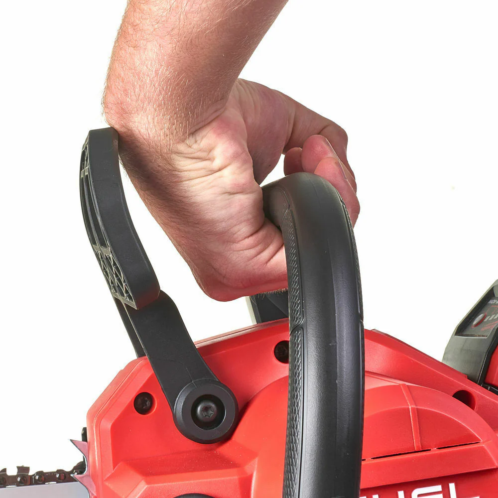 MILWAUKEE COMPACT CHAINSAW 30CM BAR 1 X 12.0AH BATTERY AND CHARGER M18FCHSC-121 - Image 3