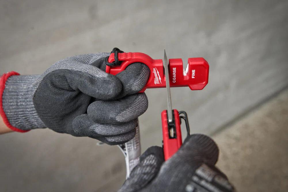MILWAUKEE COMPACT KNIFE SHARPENER