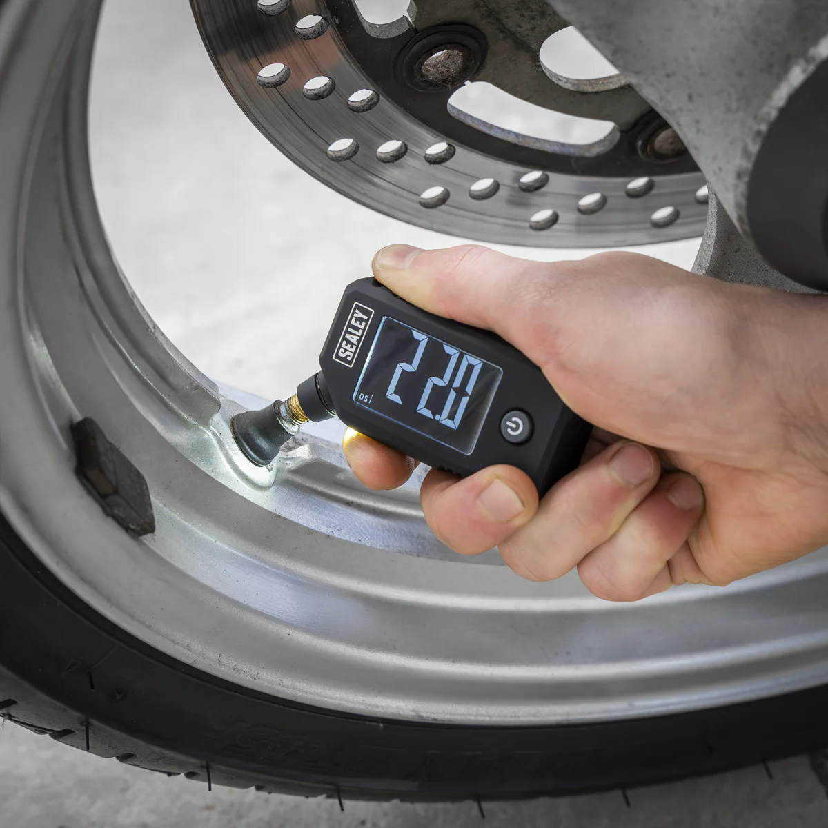 SEALEY DIGITAL TYRE PRESSURE & DEPTH GUAGE - Image 3